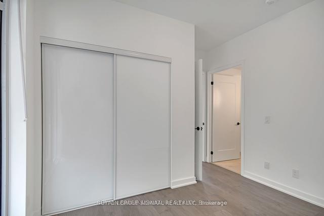 801 - 5 Defries St, Condo with 3 bedrooms, 2 bathrooms and 0 parking in Toronto ON | Image 2