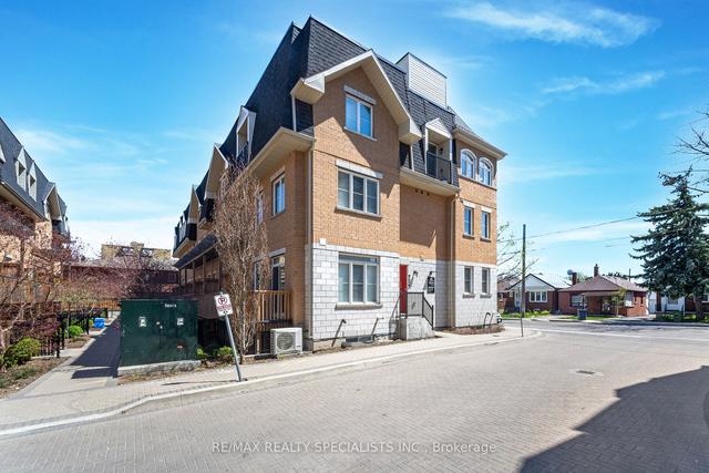 213 - 370 Hopewell Ave, Townhouse with 2 bedrooms, 2 bathrooms and 1 parking in Toronto ON | Image 8