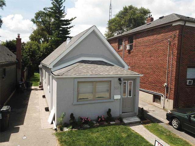532 Jane St, House detached with 2 bedrooms, 2 bathrooms and 3 parking in Toronto ON | Image 2