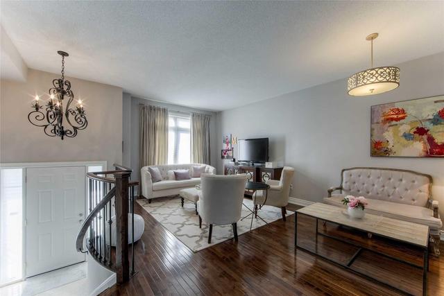 U9 - 8032 Kipling Ave, Condo with 3 bedrooms, 4 bathrooms and 1 parking in Vaughan ON | Image 3