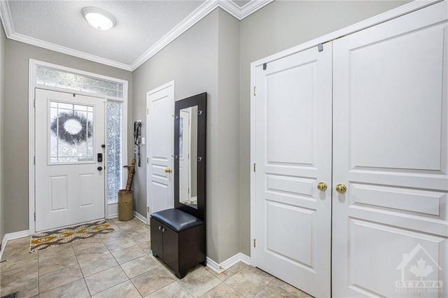 714 Regiment Avenue, Townhouse with 3 bedrooms, 4 bathrooms and 3 parking in Ottawa ON | Image 2