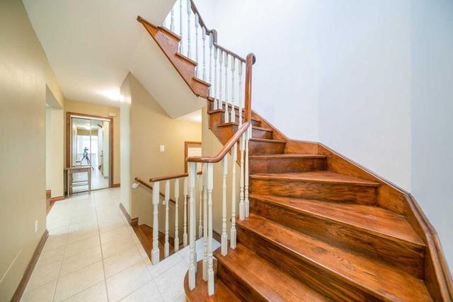 92 Whitney Pl, House detached with 4 bedrooms, 3 bathrooms and 3 parking in Vaughan ON | Image 4