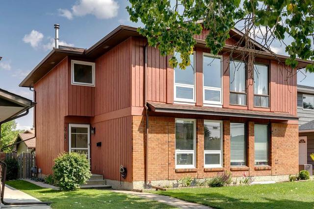 6924 Coach Hill Road Sw, Home with 3 bedrooms, 1 bathrooms and 1 parking in Calgary AB | Image 1