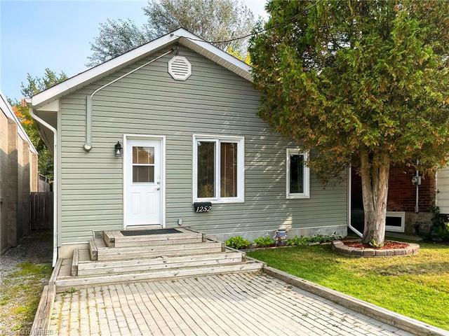 1252 Harriet Street, House detached with 2 bedrooms, 1 bathrooms and 2 parking in North Bay ON | Image 1