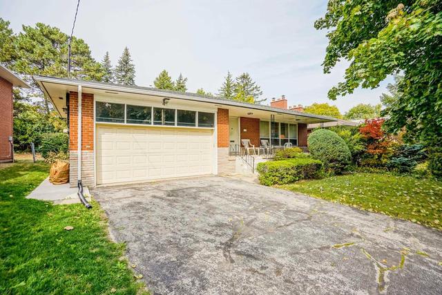 4 Restwell Cres, House detached with 4 bedrooms, 3 bathrooms and 10 parking in Toronto ON | Image 1
