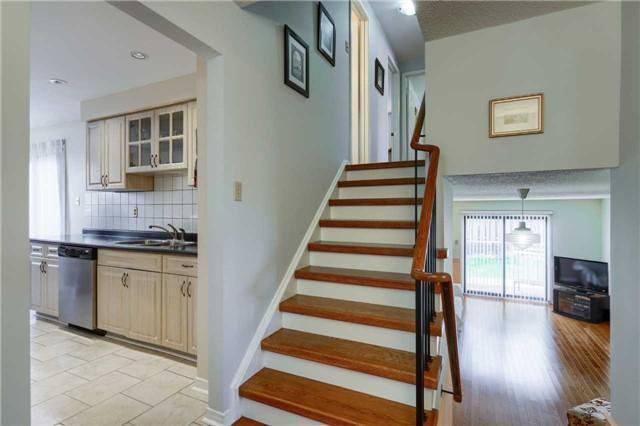 81 Reynier Dr, House detached with 3 bedrooms, 2 bathrooms and 2 parking in Brampton ON | Image 4