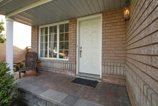 5637 Sidmouth St, House detached with 3 bedrooms, 2 bathrooms and 4 parking in Mississauga ON | Image 3
