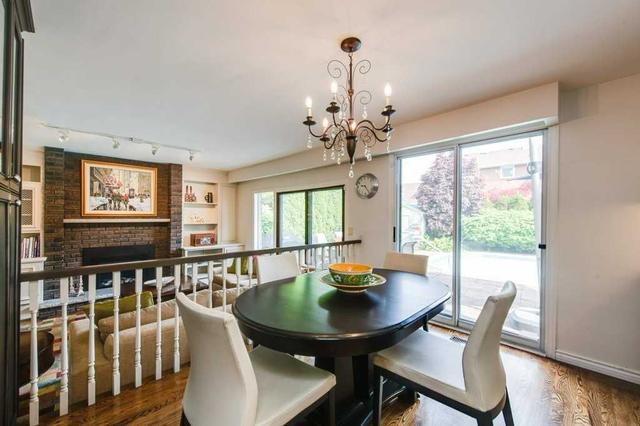 26 Denlow Blvd, House detached with 4 bedrooms, 4 bathrooms and 4 parking in Toronto ON | Image 2