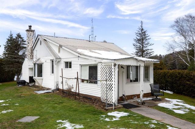 8 Mckechnie Rd, House detached with 2 bedrooms, 2 bathrooms and 5 parking in Seguin ON | Image 12