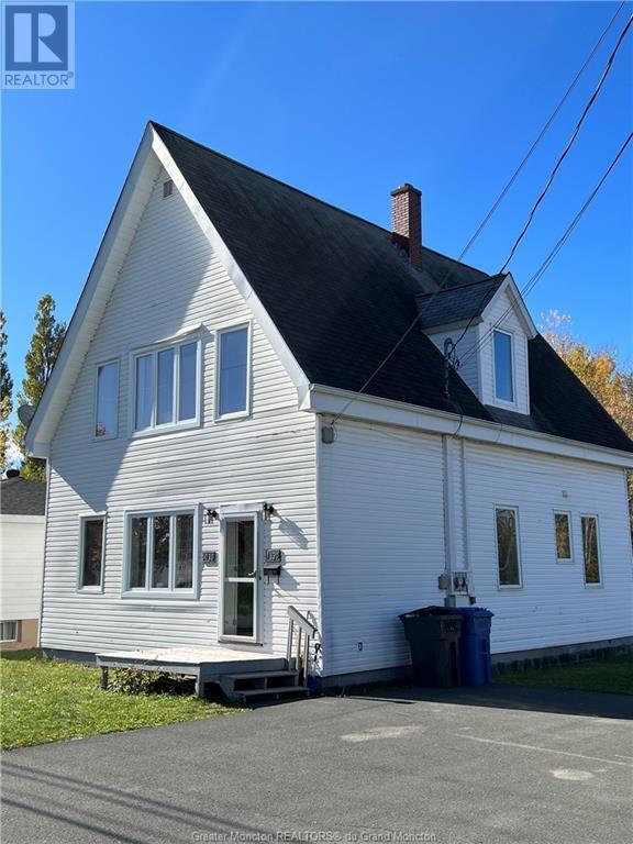 1030 Riverside Dr, House other with 3 bedrooms, 2 bathrooms and null parking in Bathurst NB | Image 3