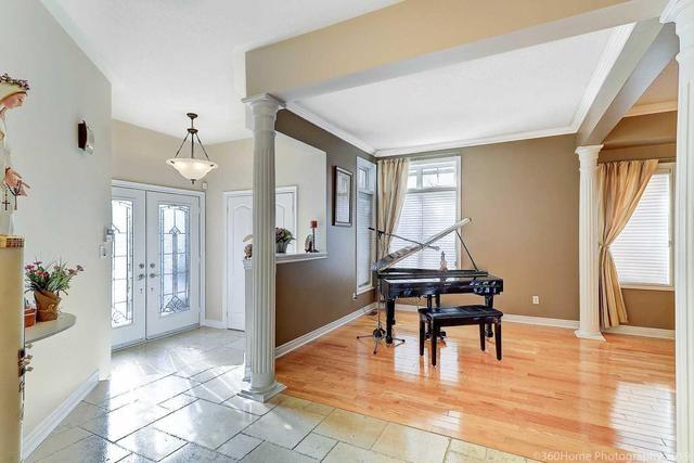 1247 Waubanoka Way, House detached with 4 bedrooms, 5 bathrooms and 2 parking in Oakville ON | Image 2