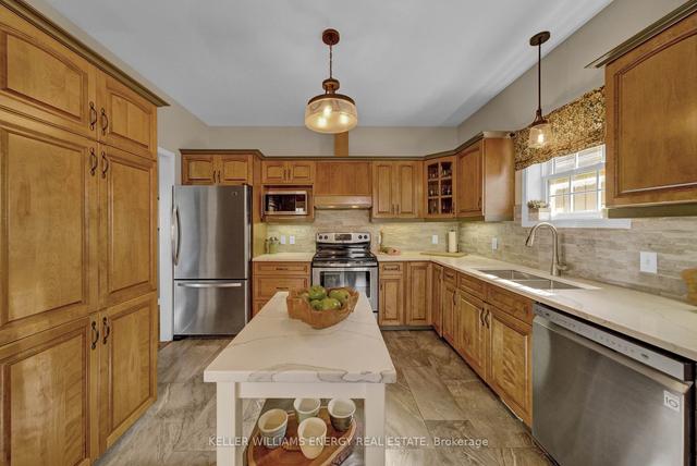 6 Carla Crt, House detached with 3 bedrooms, 3 bathrooms and 5 parking in Prince Edward County ON | Image 2