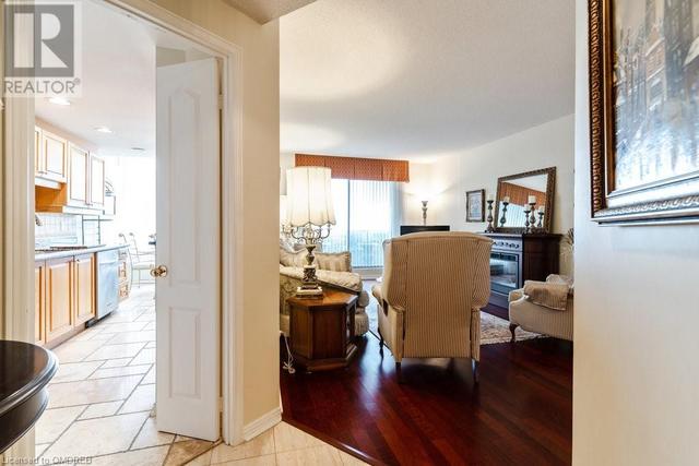 1903 Pilgrims Way Unit# 803, Condo with 2 bedrooms, 2 bathrooms and 1 parking in Oakville ON | Image 12