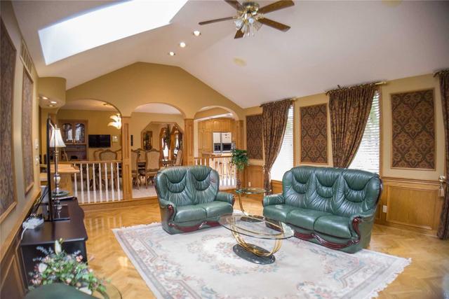 1036 Murphy Rd, House detached with 5 bedrooms, 4 bathrooms and 10 parking in Sarnia ON | Image 4