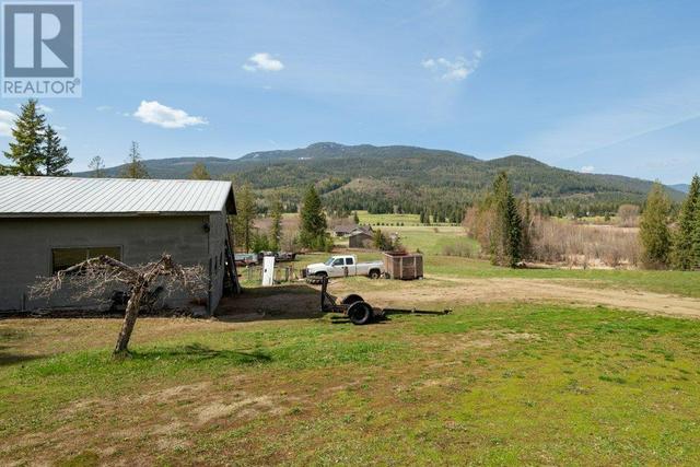5800 97b Highway, House detached with 3 bedrooms, 2 bathrooms and 99 parking in Columbia Shuswap D BC | Image 40