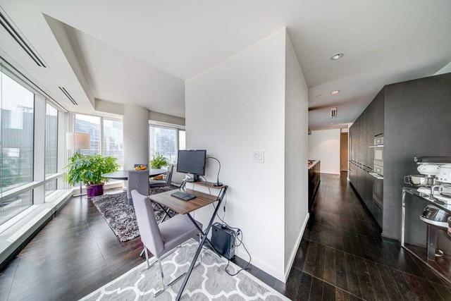 2909 - 180 University Ave, Condo with 2 bedrooms, 3 bathrooms and 1 parking in Toronto ON | Image 10