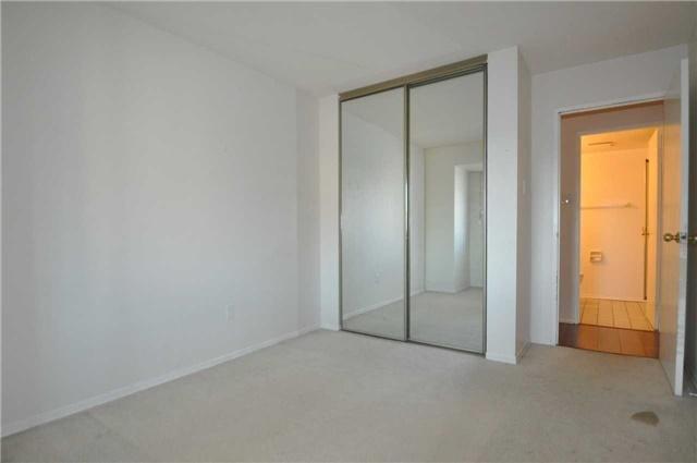 1010 - 117 Gerrard St E, Condo with 2 bedrooms, 2 bathrooms and 1 parking in Toronto ON | Image 8
