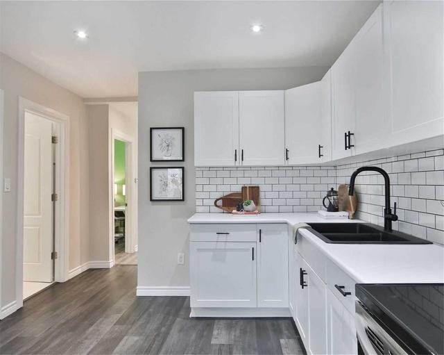 13 Beechwood Ave, House detached with 3 bedrooms, 1 bathrooms and 1 parking in Toronto ON | Image 4