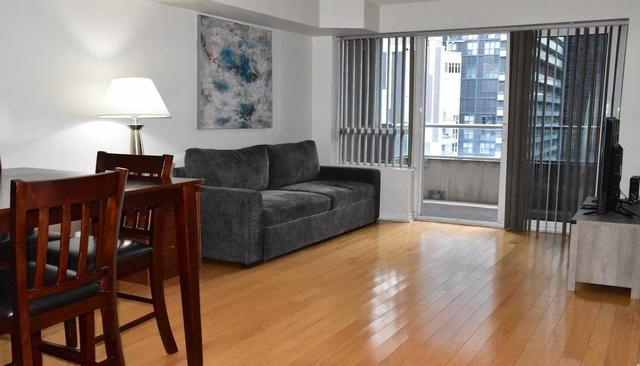 1435 - 250 Wellington St W, Condo with 2 bedrooms, 1 bathrooms and 1 parking in Toronto ON | Image 5