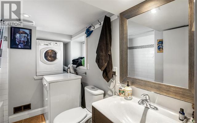 In-law suite bathroom & laundry | Image 26