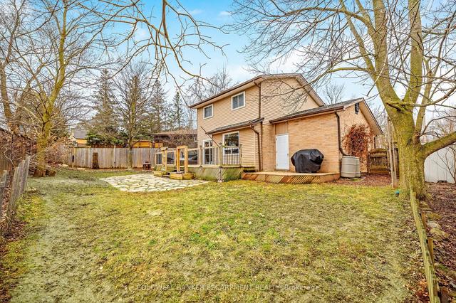 10 Adams Crt, House detached with 3 bedrooms, 3 bathrooms and 3 parking in Halton Hills ON | Image 18