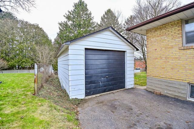 62 Dumbarton St, House detached with 3 bedrooms, 2 bathrooms and 5 parking in Guelph ON | Image 7