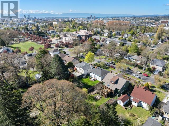3127 Fifth St, House detached with 6 bedrooms, 3 bathrooms and 2 parking in Victoria BC | Image 43