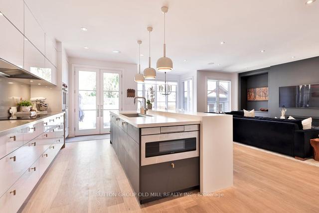 20 Kingsgarden Rd, House detached with 4 bedrooms, 5 bathrooms and 2 parking in Toronto ON | Image 2