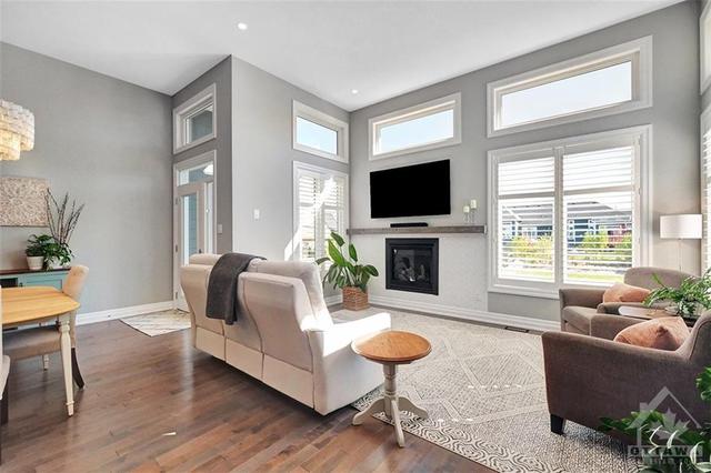 816 Artemis Circle, Townhouse with 2 bedrooms, 2 bathrooms and 6 parking in Ottawa ON | Image 5