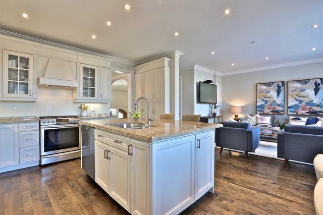 33 Mann Ave, House detached with 4 bedrooms, 4 bathrooms and 6 parking in Toronto ON | Image 2