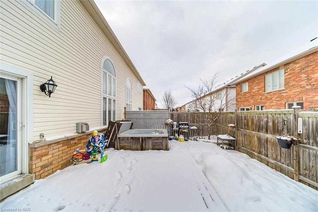 411 Wright Cres, House semidetached with 3 bedrooms, 4 bathrooms and 2 parking in Niagara on the Lake ON | Image 31