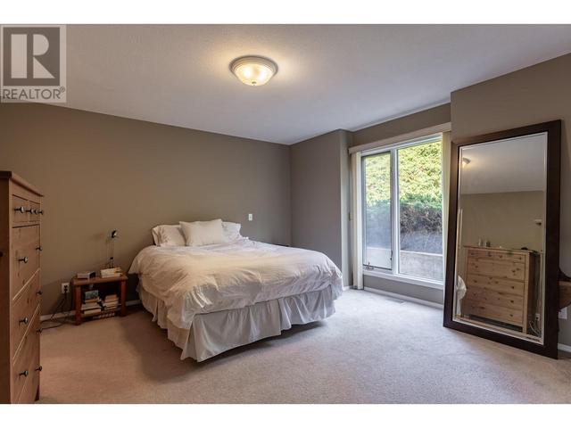 2220 Golf Course Drive, House attached with 2 bedrooms, 2 bathrooms and 2 parking in West Kelowna BC | Image 12