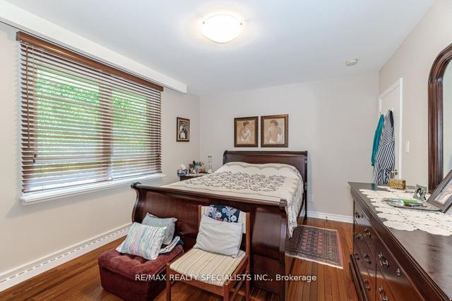 3 Allan Park Rd, House detached with 2 bedrooms, 2 bathrooms and 6 parking in Toronto ON | Image 2