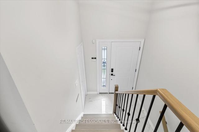 2 - 119 Henderson Ave, Townhouse with 3 bedrooms, 3 bathrooms and 2 parking in Markham ON | Image 12
