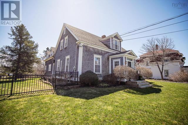171 Victoria Street, House detached with 4 bedrooms, 2 bathrooms and null parking in Amherst NS | Image 9