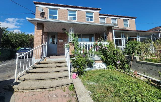 16 Demaris Ave N, House semidetached with 4 bedrooms, 3 bathrooms and 4 parking in Toronto ON | Image 9