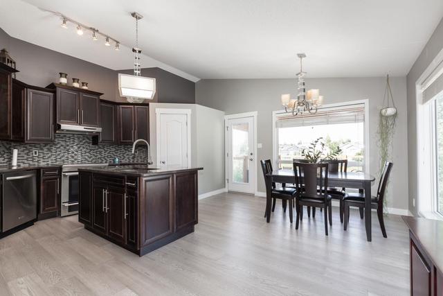 14 Heritage Circle W, House detached with 4 bedrooms, 3 bathrooms and 5 parking in Lethbridge AB | Image 9