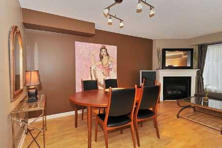 832 - 12 Laidlaw St, Townhouse with 2 bedrooms, 1 bathrooms and 1 parking in Toronto ON | Image 3