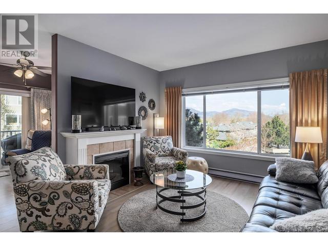302 - 688 Lequime Road, Condo with 2 bedrooms, 2 bathrooms and null parking in Kelowna BC | Image 2