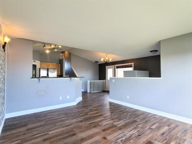 10416 98a Street, House detached with 4 bedrooms, 3 bathrooms and 5 parking in Grande Prairie County No. 1 AB | Image 13