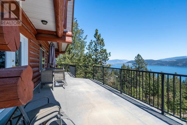 10404 Columbia Way, House detached with 4 bedrooms, 3 bathrooms and null parking in Central Okanagan West BC | Image 12