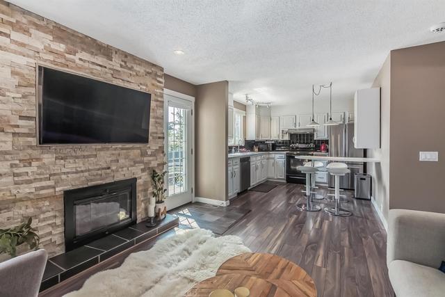 752 Woodpark Boulevard Sw, House detached with 3 bedrooms, 3 bathrooms and 2 parking in Calgary AB | Image 9