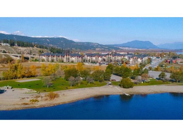 1112 - 205 Third Avenue, Condo with 2 bedrooms, 2 bathrooms and 1 parking in Invermere BC | Image 3
