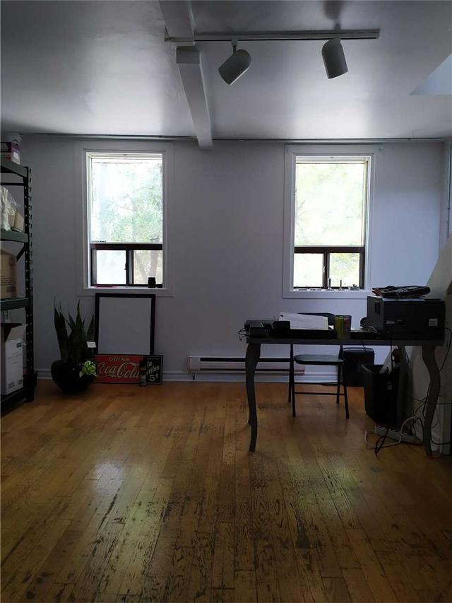 76 Lippincott St, House attached with 1 bedrooms, 2 bathrooms and 0 parking in Toronto ON | Image 4