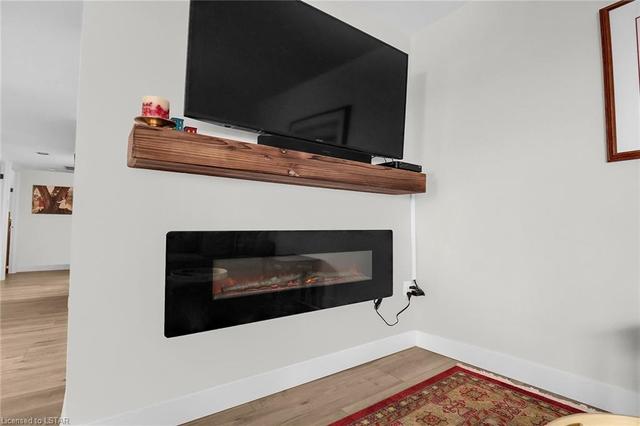 Electric Fireplace and floating mantle | Image 6