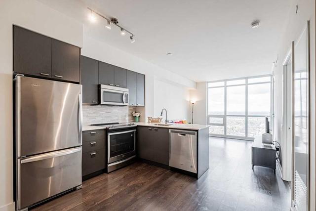 3304 - 30 Roehampton Ave, Condo with 1 bedrooms, 1 bathrooms and 0 parking in Toronto ON | Image 3