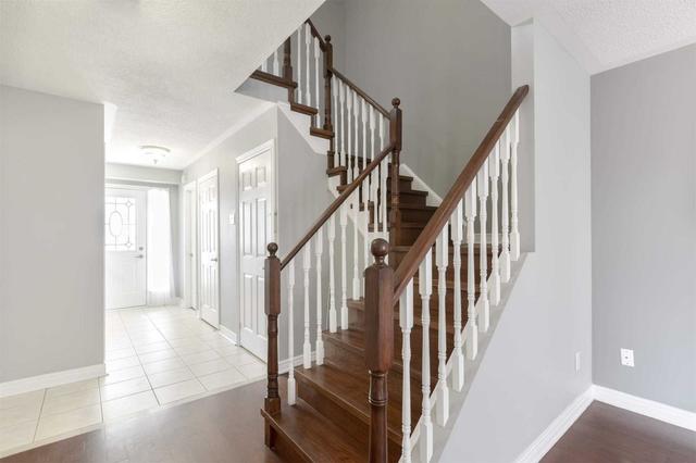 upper - 24 Deforest Dr, House detached with 3 bedrooms, 3 bathrooms and 4 parking in Brampton ON | Image 13