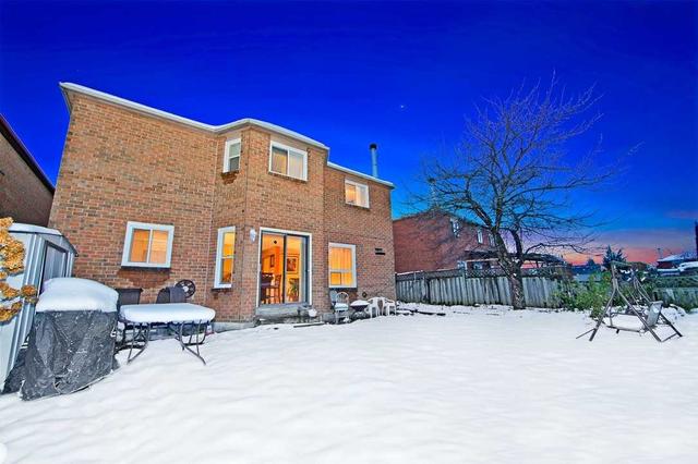 125 Gennela Sq, House detached with 4 bedrooms, 4 bathrooms and 5 parking in Toronto ON | Image 22