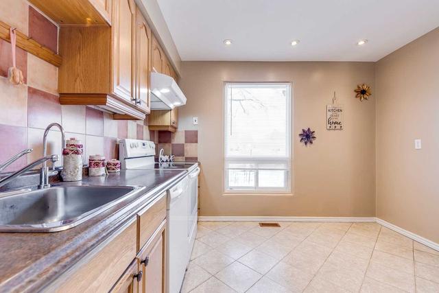 unit3 - 73 Old Burnhamthorpe Rd, Townhouse with 3 bedrooms, 2 bathrooms and 1 parking in Toronto ON | Image 8