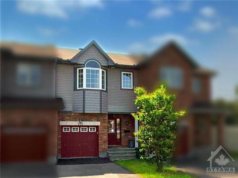 272 Macoun Circle, Townhouse with 3 bedrooms, 3 bathrooms and 3 parking in Ottawa ON | Card Image